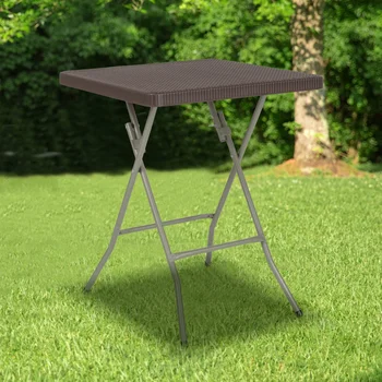 Складной столик из коричневого ротанга площадью 1,95 квадратных фута