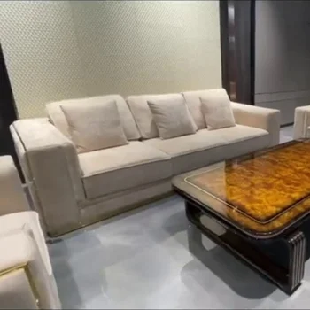 Современный легкий роскошный трехместный диван с тисненым металлическим декором