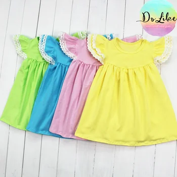 Заводское пользовательское обслуживание OEM одежда для новорожденных детей нескольких сплошных цветов милые детские кружевные платья с развевающимися рукавами для девочек
