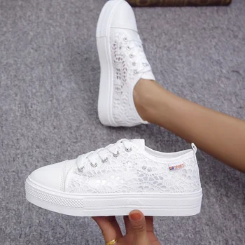 Женская обувь 2023 Модные Летние Повседневные белые туфли с вырезами из кружевного полотна, полые дышащие туфли на плоской платформе, женские кроссовки