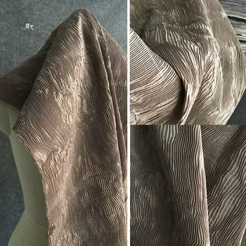 Плиссированные / гофрированные Текстурированные композитные плиссированные ткани верблюжьего цвета с повышенной жесткостью, Креативные дизайнерские ткани